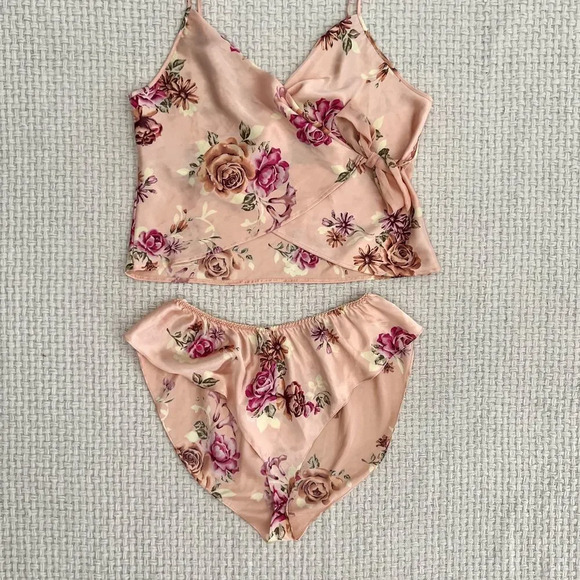 VINTAGE Cami & Shorts Pajama Set - Picture 4 of 6